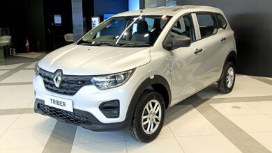 Front view of the 2025 Renault Triber Facelift showcasing bold grille, LED DRLs, and new alloy wheels.
