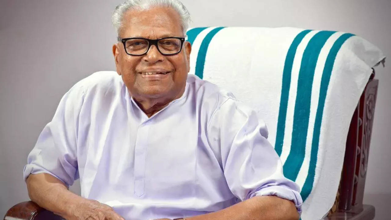 V.S. Achuthanandan addressing a crowd during his tenure as Kerala Chief Minister