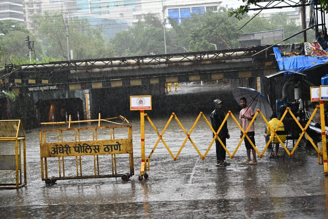Vehicles struggling in waterlogged Andheri Subway during heavy Mumbai rains