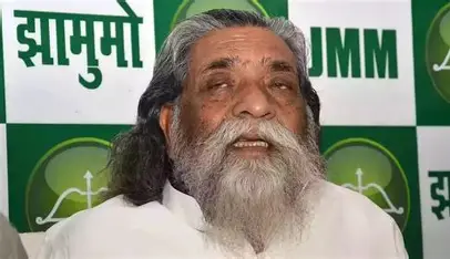 Shibu Soren speaking at a political gathering in Jharkhand.